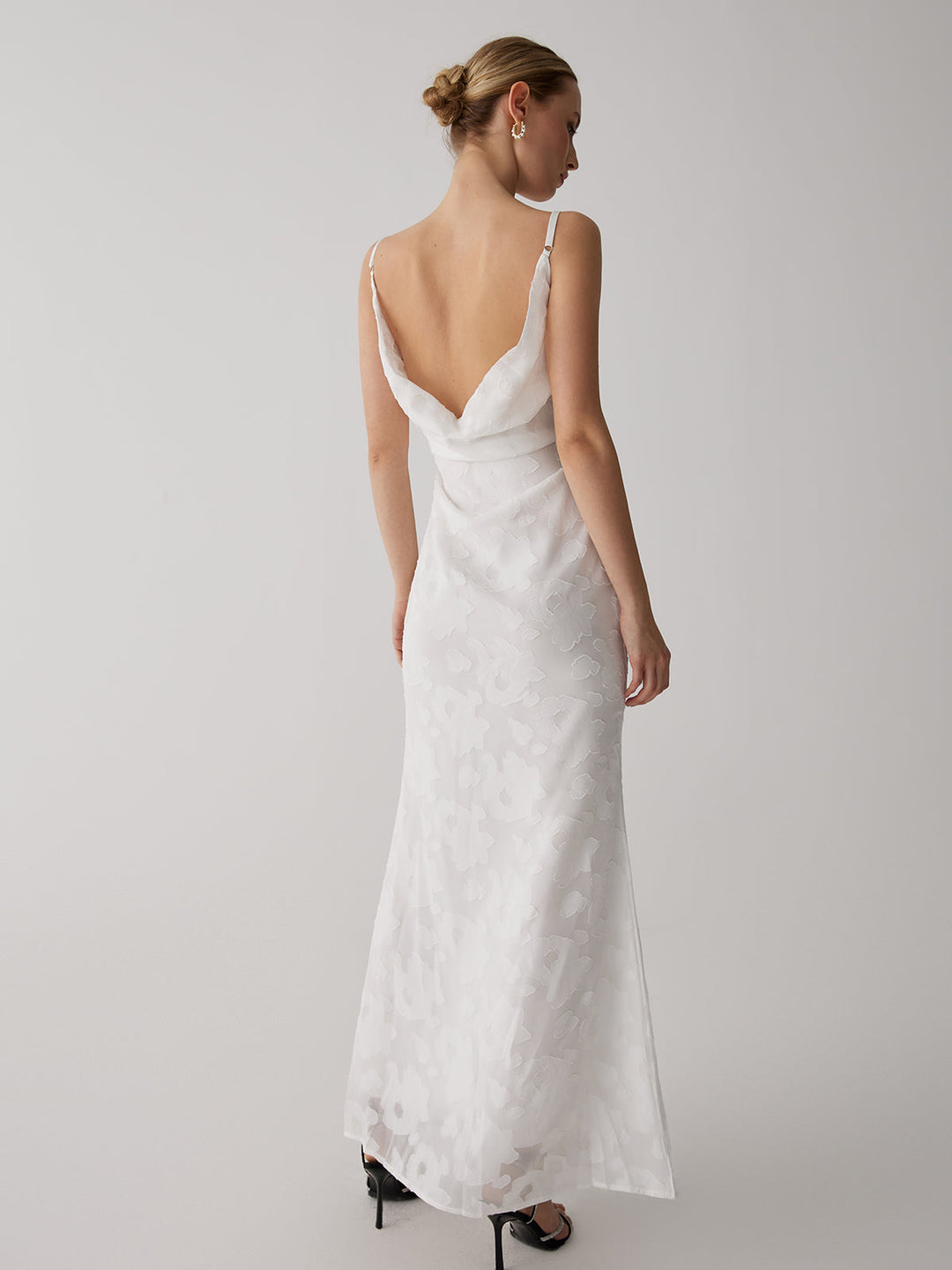 Çiçekli Jakarlı Sırtı Açık Uzun Elbise - Svelte Chic