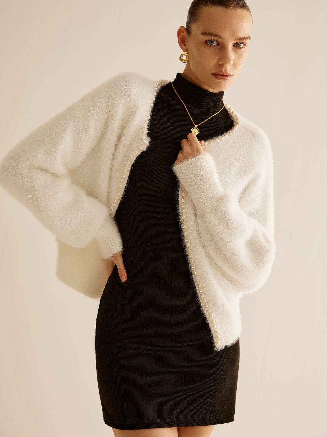 Şık inci detaylı yumuşak kadife hırka