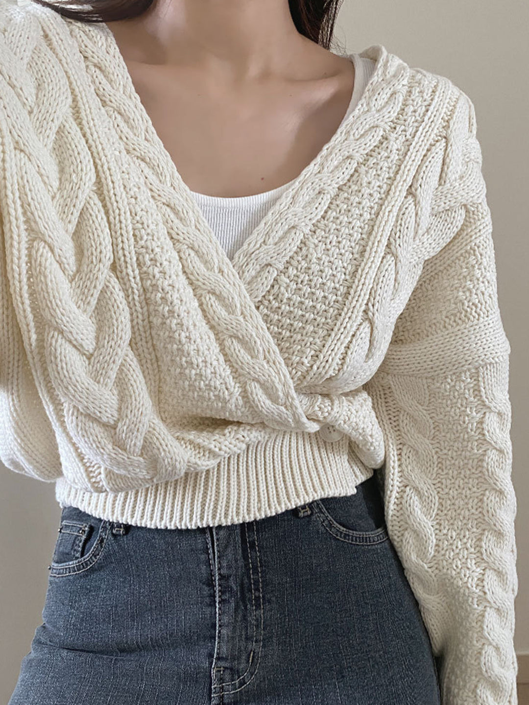 Düğmeli Kıvrımlı Kısa Hırka - Svelte Chic