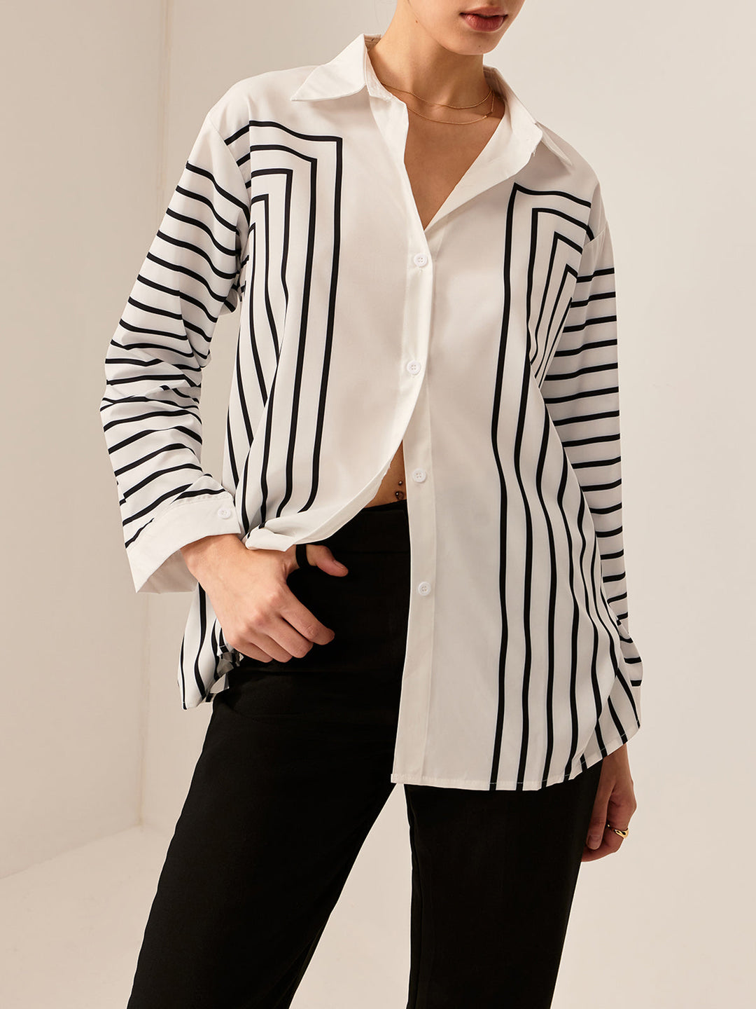 Geometric Striped Polo Shirt, kadın modasında şıklık