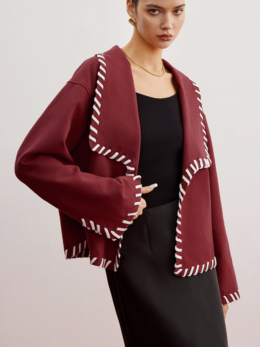 Minimalist Kontrast Şerit Kısa Palto, şık ve modern tasarım