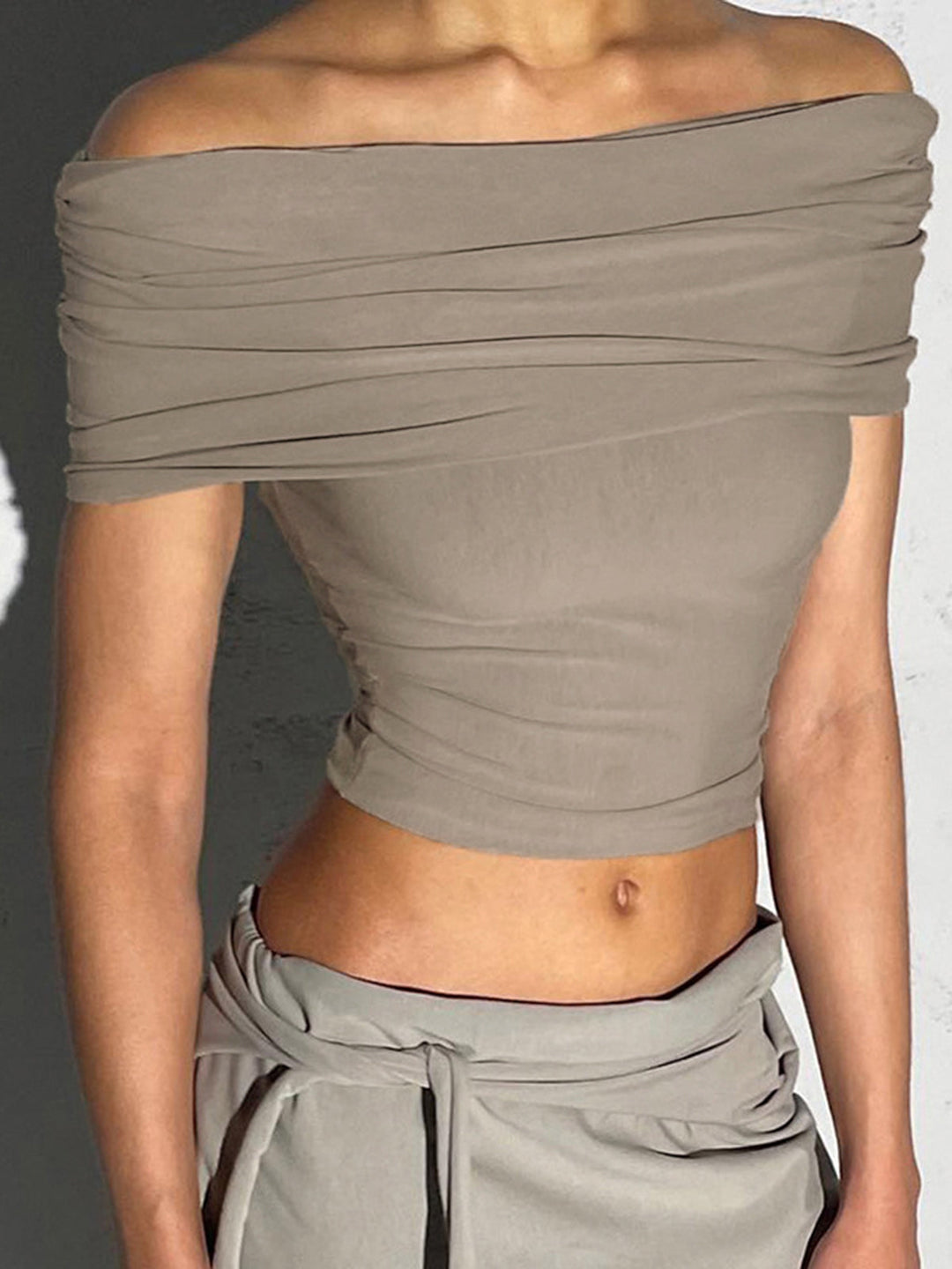 Svelte Chic Düz Dantelli Kısa Üst