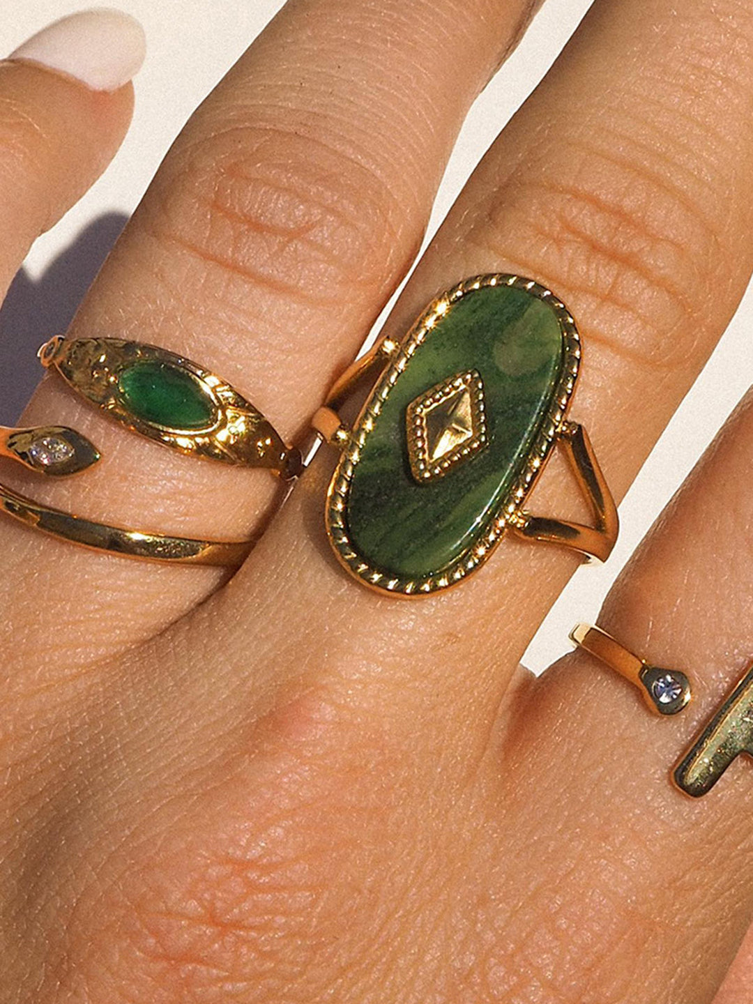 Zarif paslanmaz yüzük, titanyum çelik ve 5 taş detaylı