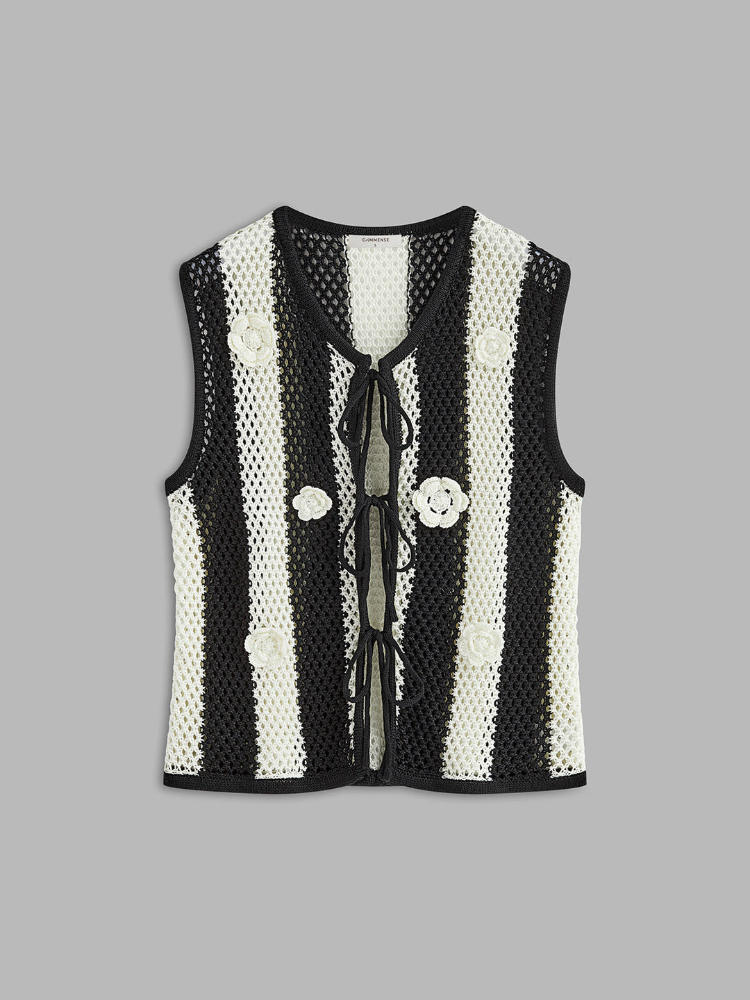 Kroşe çiçekli içi boş kazak yelek