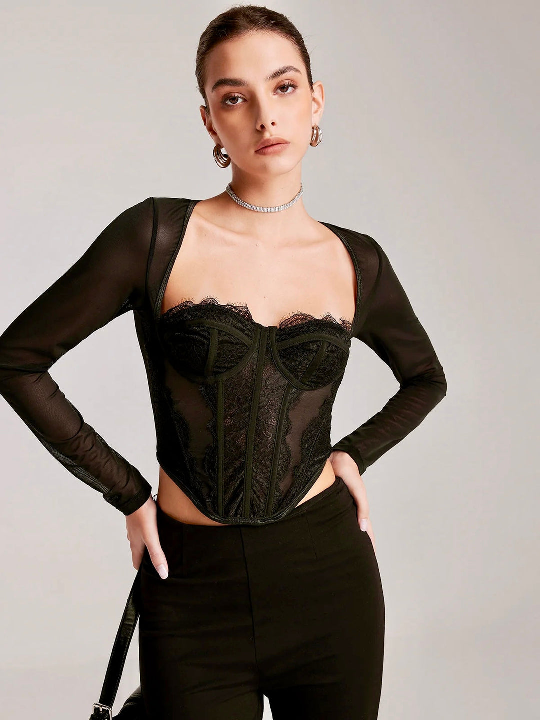 Uzun Kollu Kalp Yaka Dantel Korse, şık ve zarif tasarım