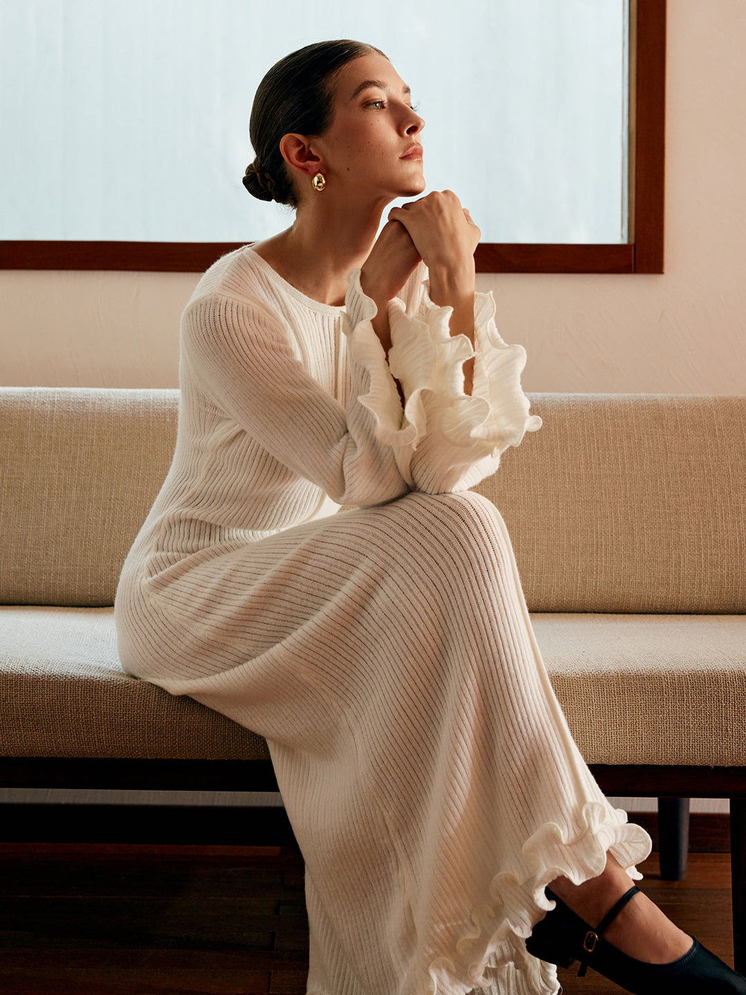 Püskül detaylı kordonlu triko elbise, sırt dekolteli ve yuvarlak yaka