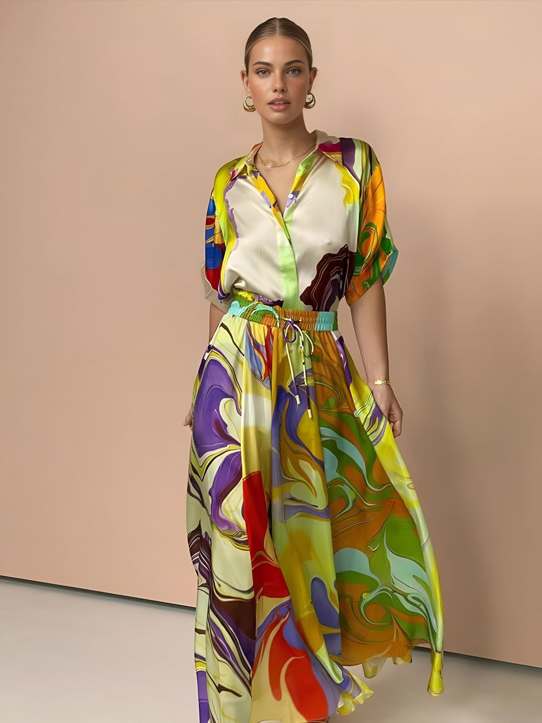 Saten Baskı İpli Etek Takımı, zarif ve şık bir görünüm sunar