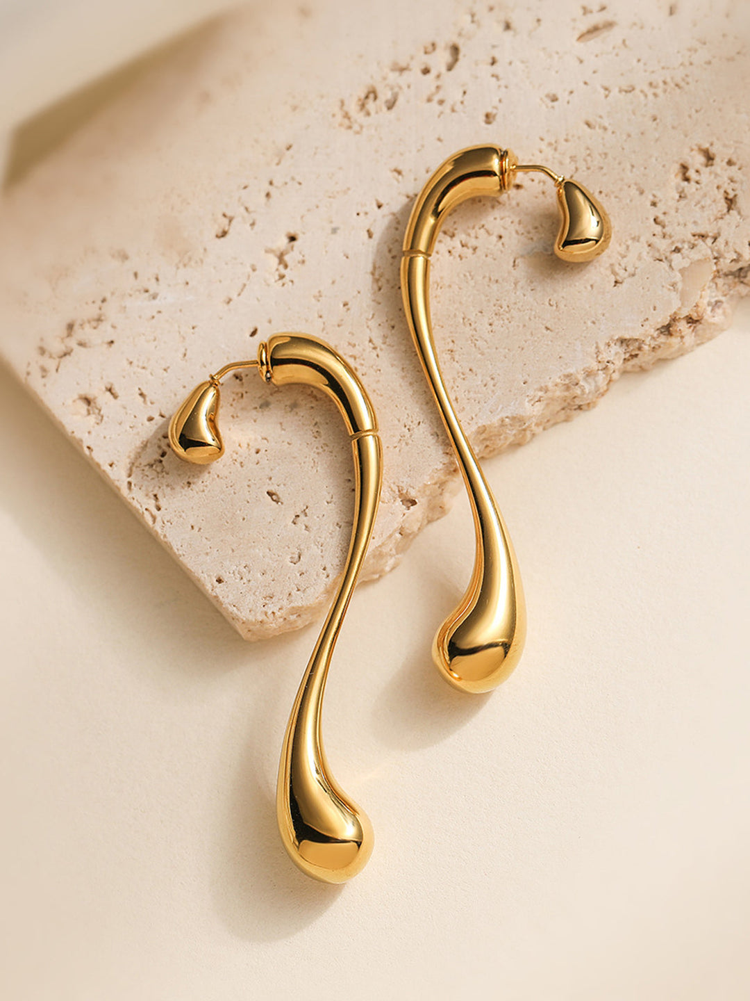 Şık Asimetrik Su Damlası Küpeler