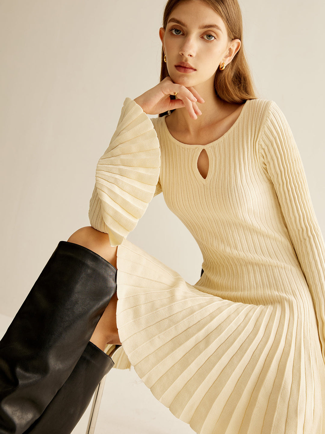 Anahtar Deliği Yaka Fırfırlı Kazak Elbisesi