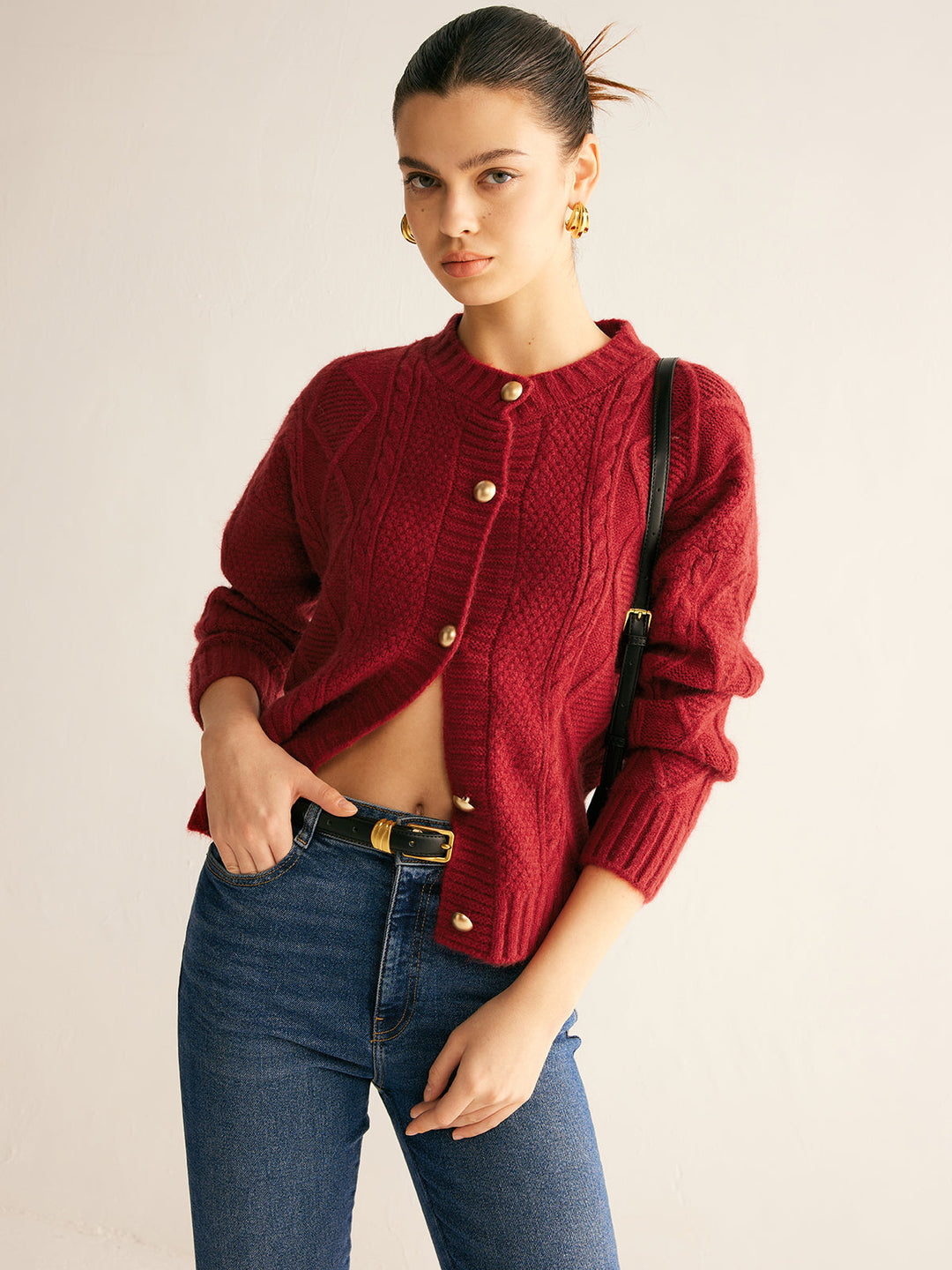 Yuvarlak Yaka Düğmeli Sarılan Hırka - Svelte Chic