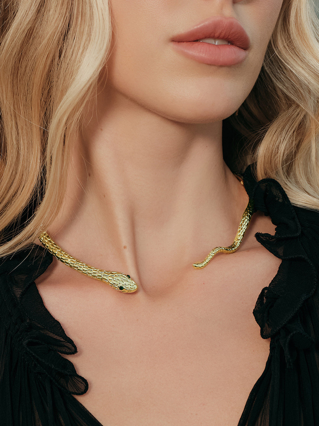 Şık Yılan Esintili Choker Kolye