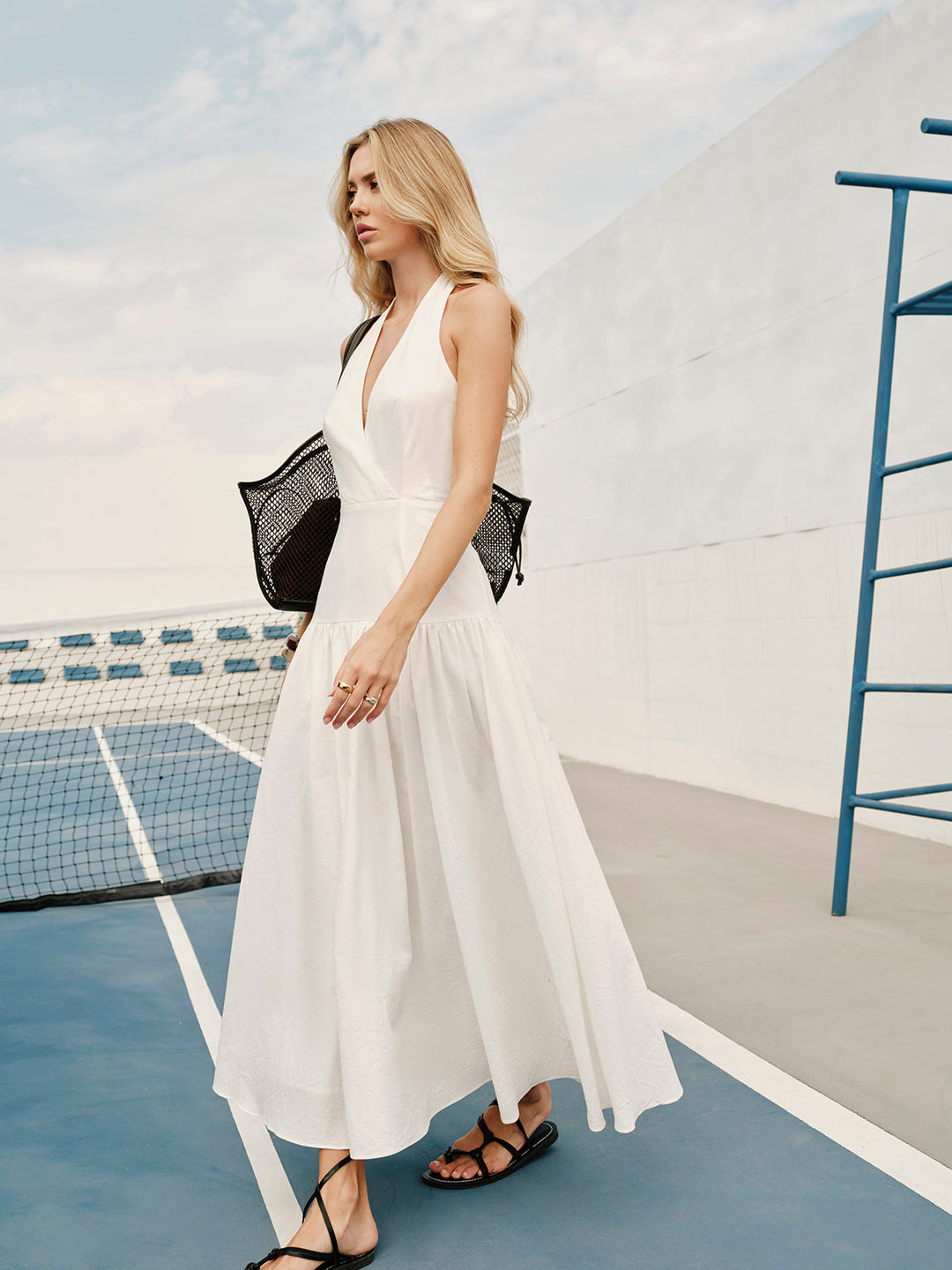 Şık Pamuklu Sırt Açık Halter V Yaka Elbise