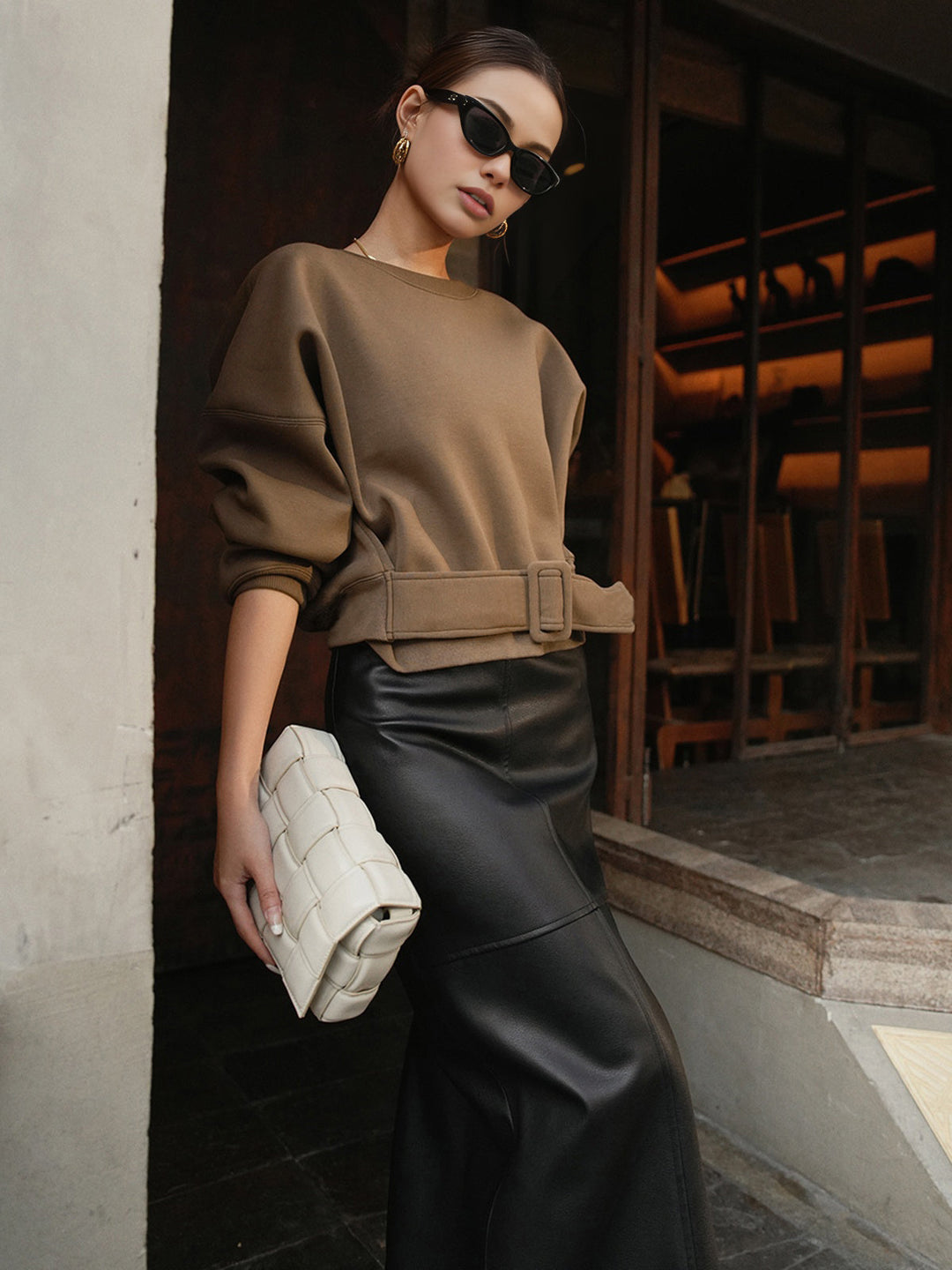 Belted Short Sweatshirt, Svelte Chic marka, dantel bağlama detaylı kadın sweatshirt