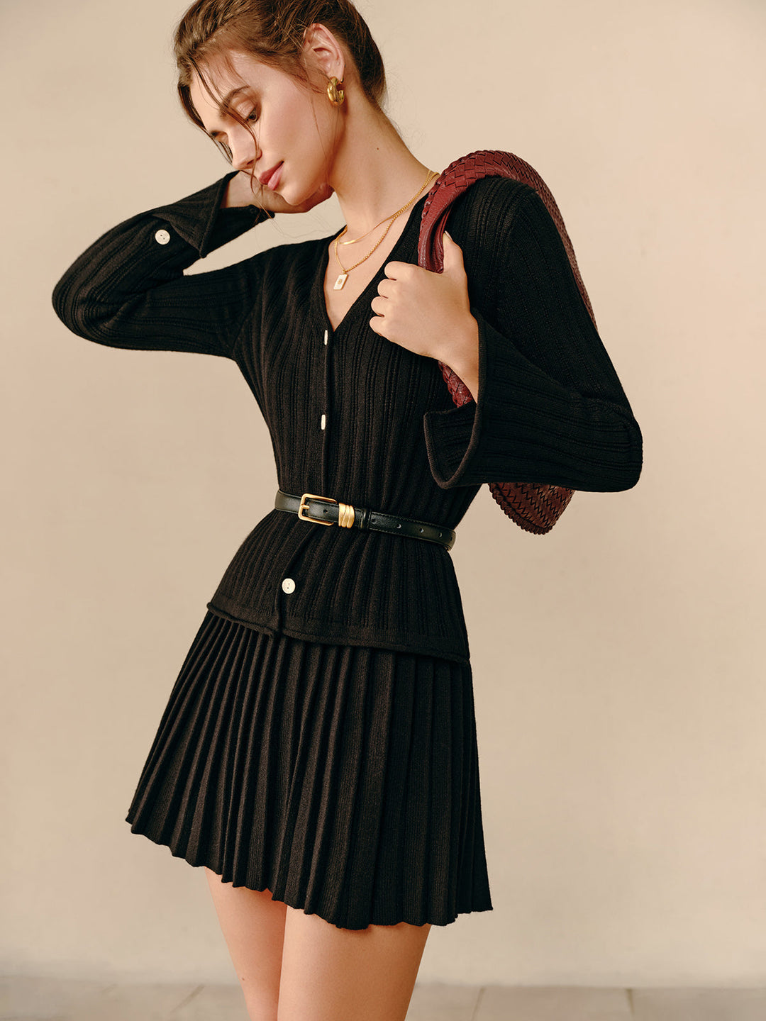 V Yaka Plise Kazak Takımı, şık ve modern tasarım