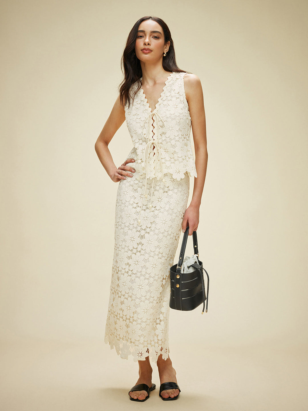 Şık Dantel Bağlamalı Ön Üst ve Etek Takımı