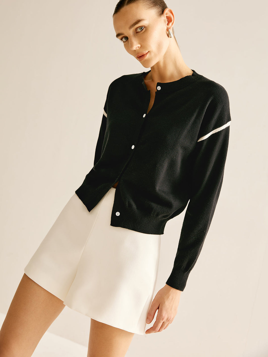Yamali Düğmeli Büşon, Svelte Chic koleksiyonundan stil sahibi bir parça