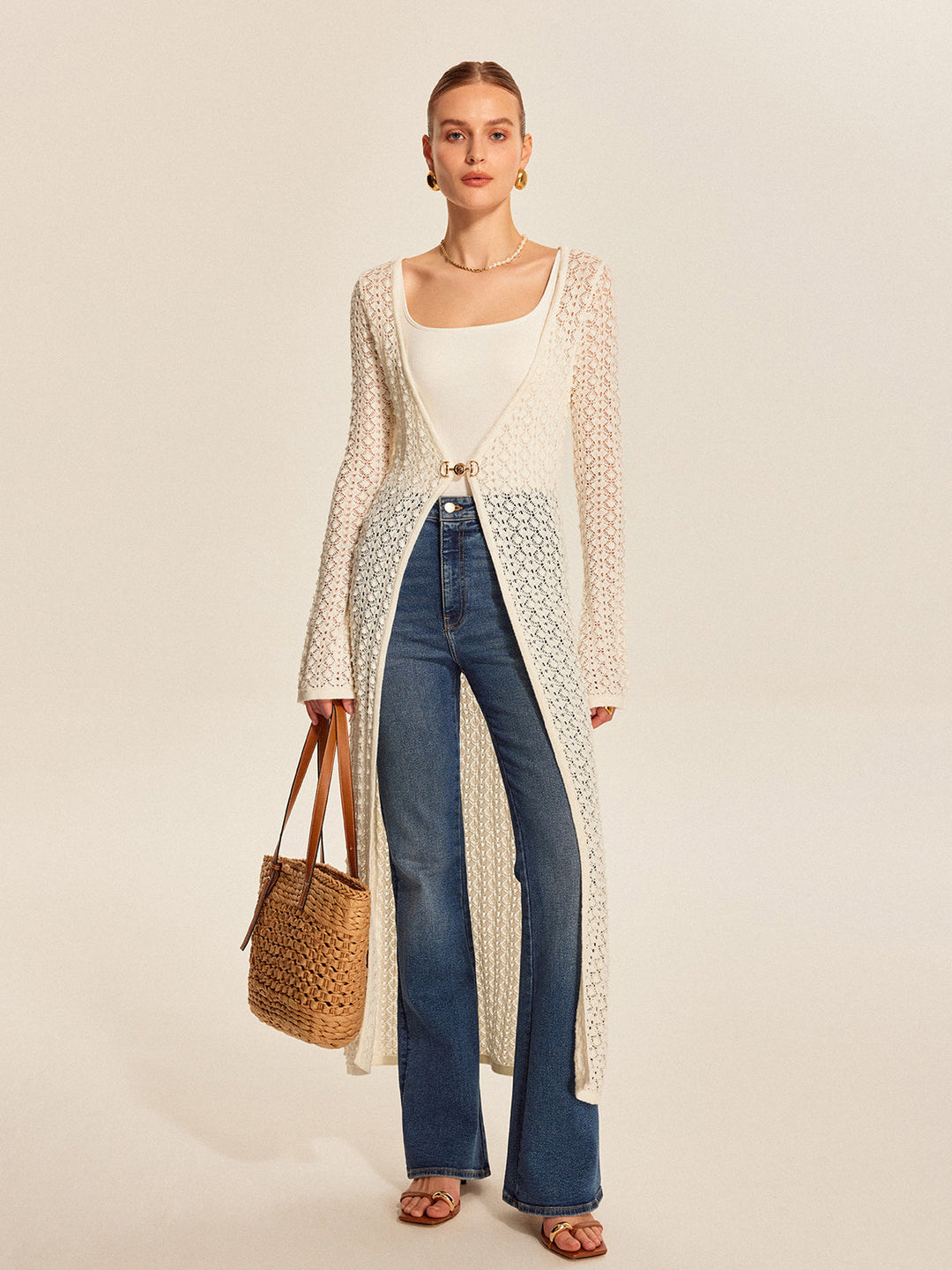 Şık Metal Aksesuarlı Zarif Dantel Örgü Hırka