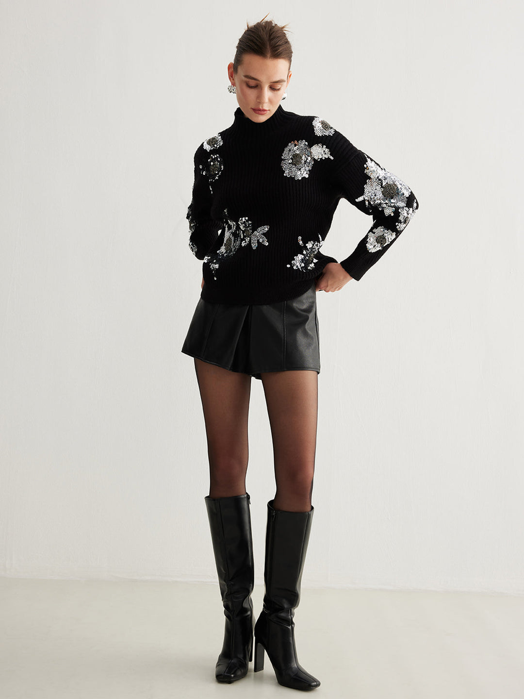 Sıralı çiçek desenli kazak, şık ve sıcak