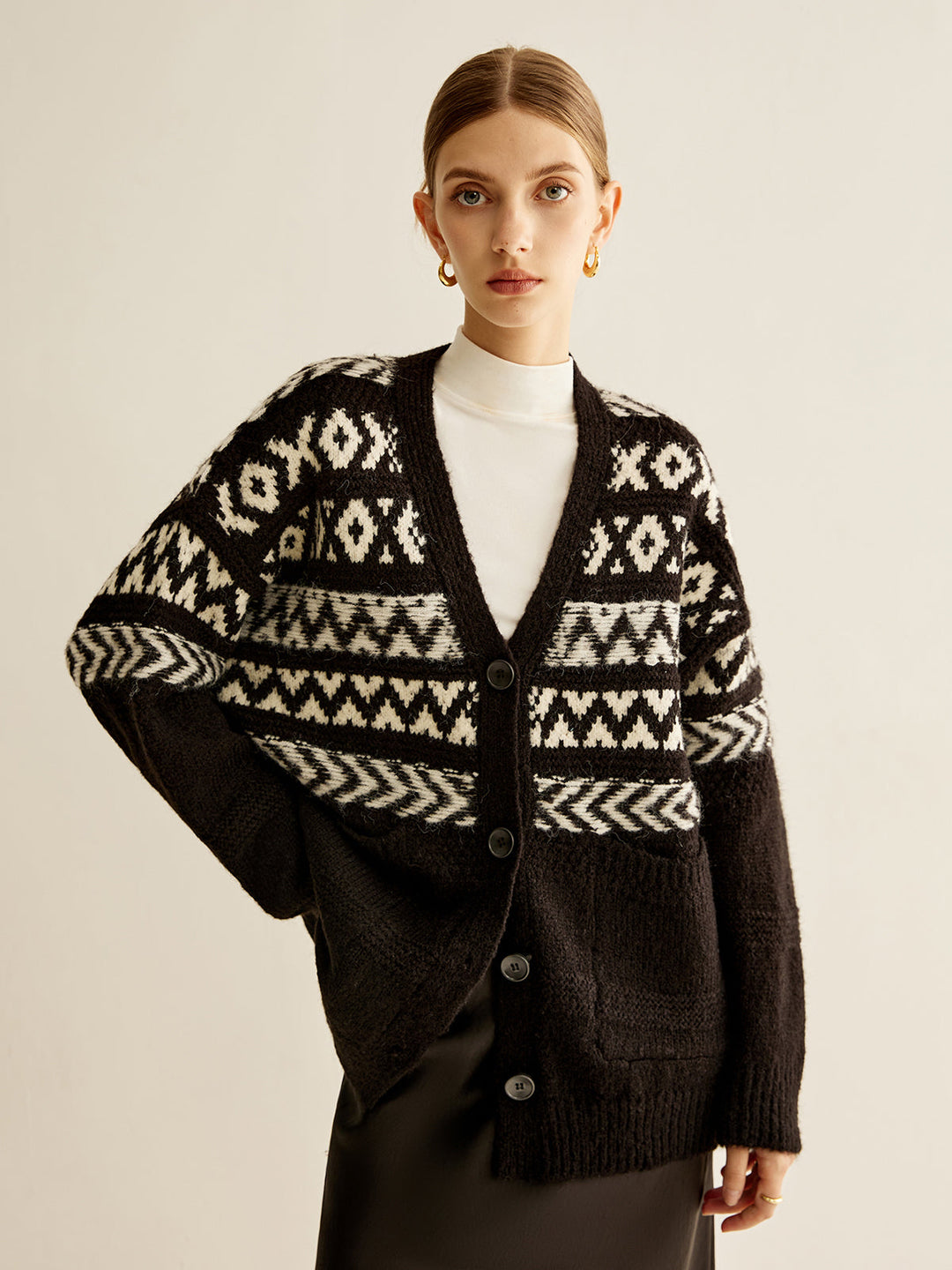 Geometrik Desenli Düğmeli Hırka