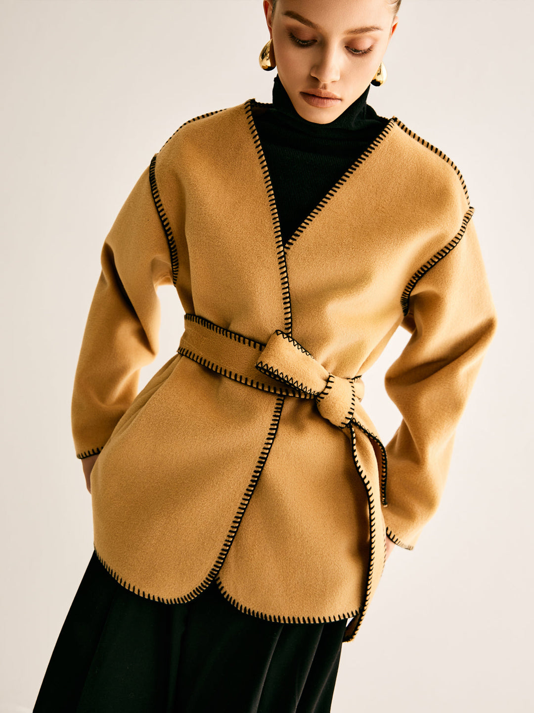 Nakışlı Süslemeli İpek Kuşaklı Yün Palto