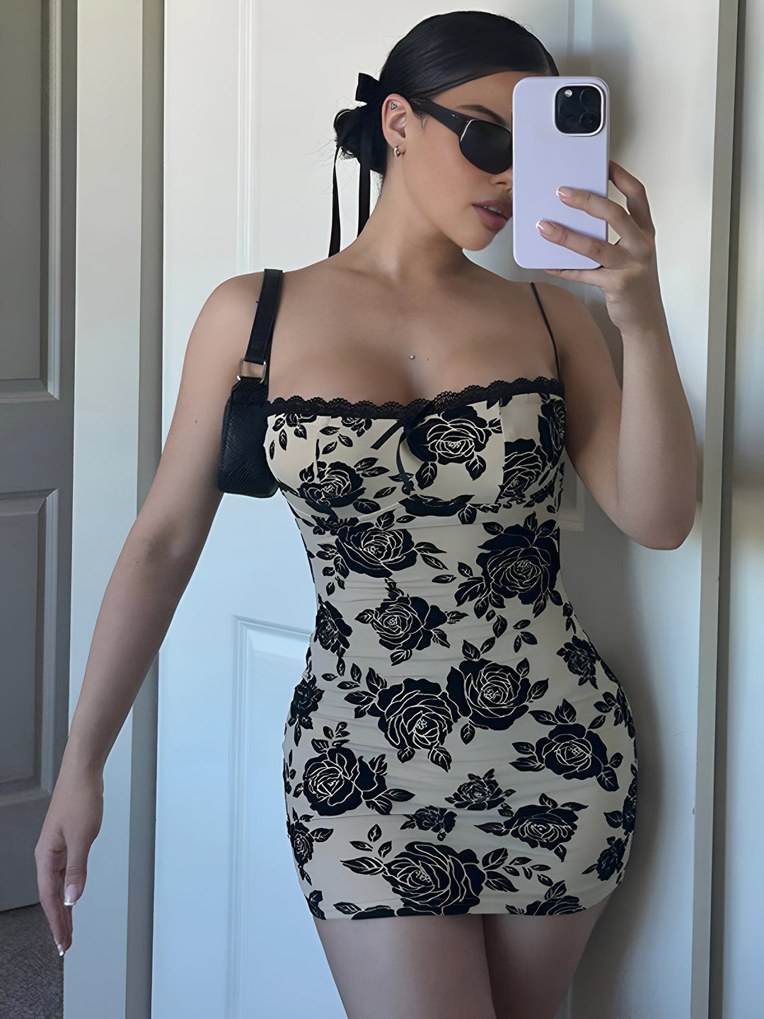 Gül desenli dantelli cami kısa elbise