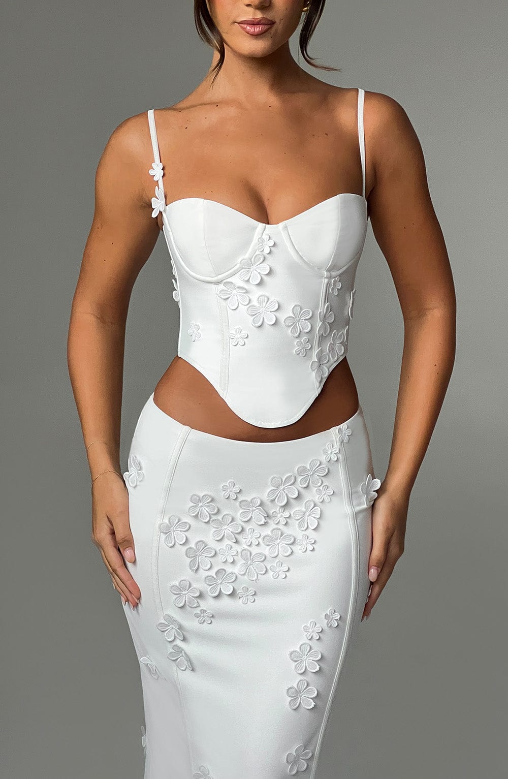 Beyaz Dalary Üst, 3D çiçek aplikeleriyle