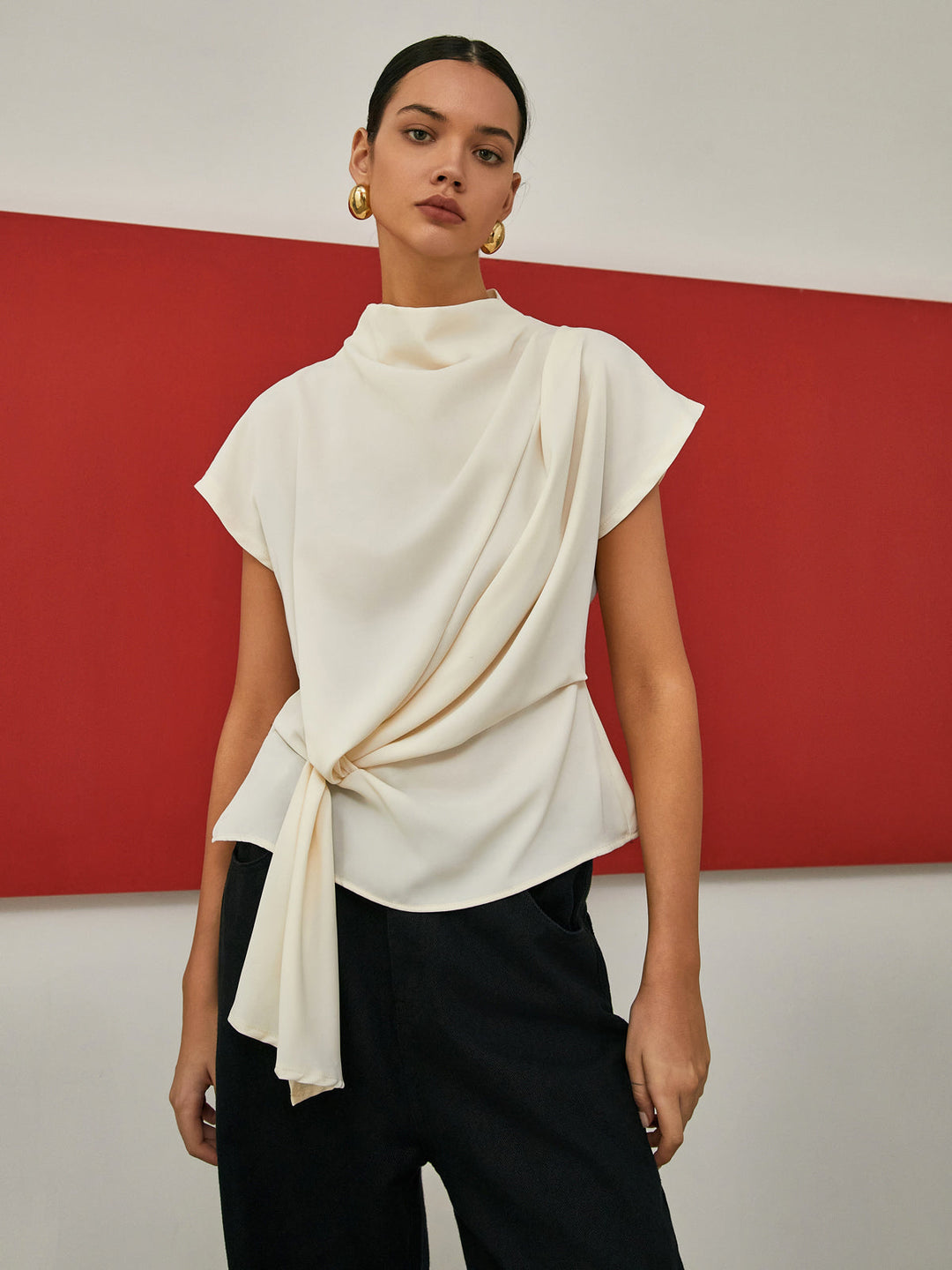 Dantel detaylı şık bluz, gündelik ve şık tasarım.