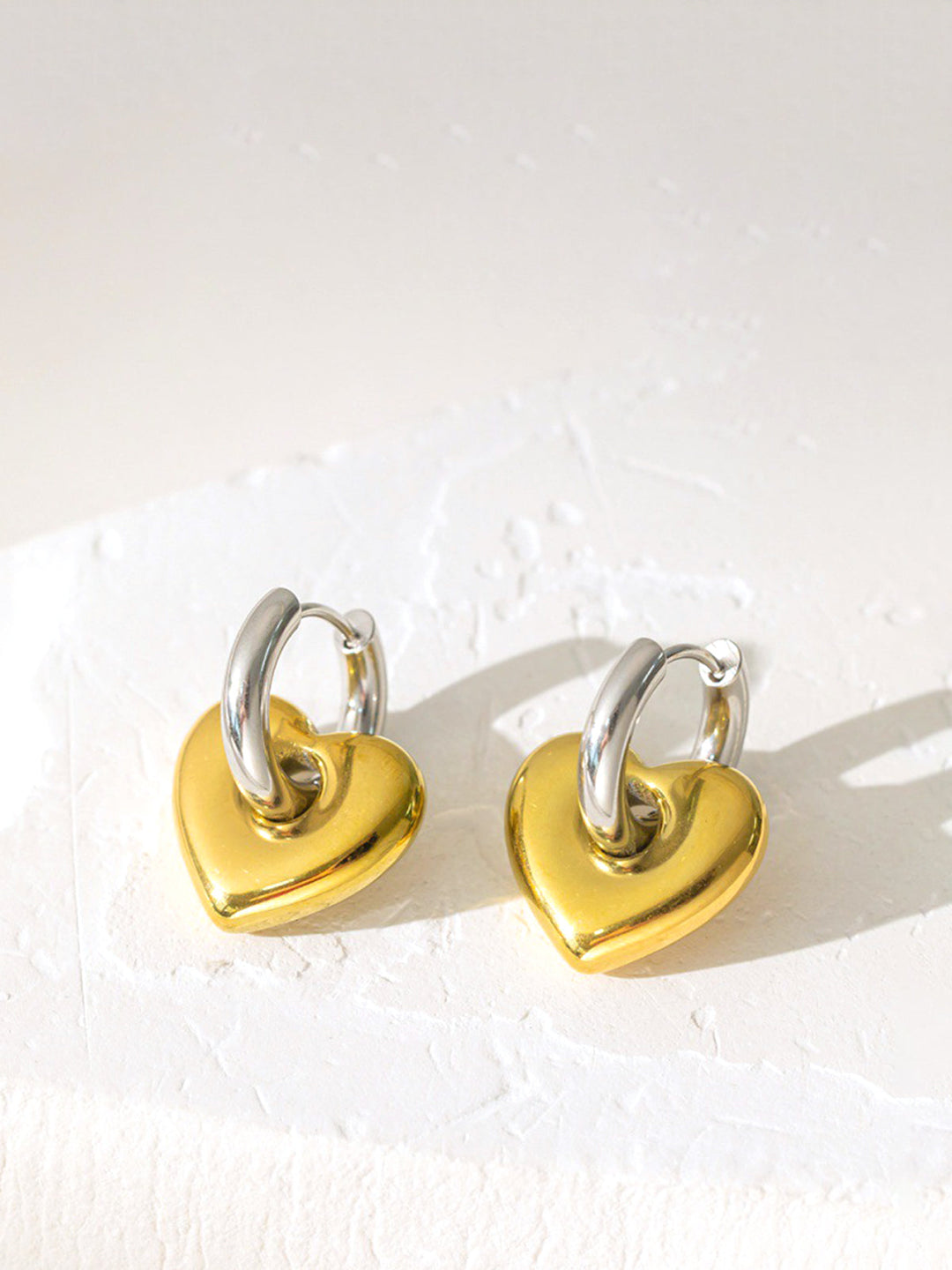 Contrast Heart Drop Küpe - Titanyum Çelik ve Şık Tasarım