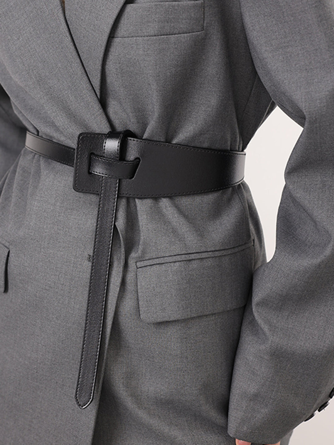 Asimetrik düğümlü deri kemer, Svelte Chic