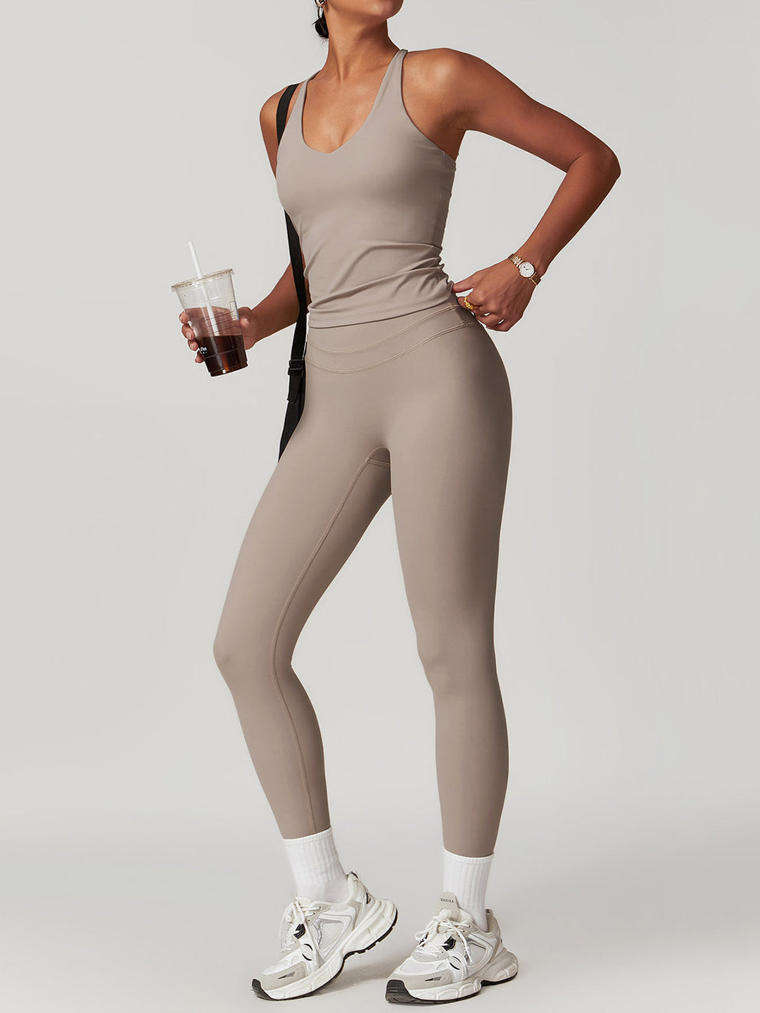 Svelte Chic Çapraz Sırt Aktif Üst, sırt dekolteli spor üst