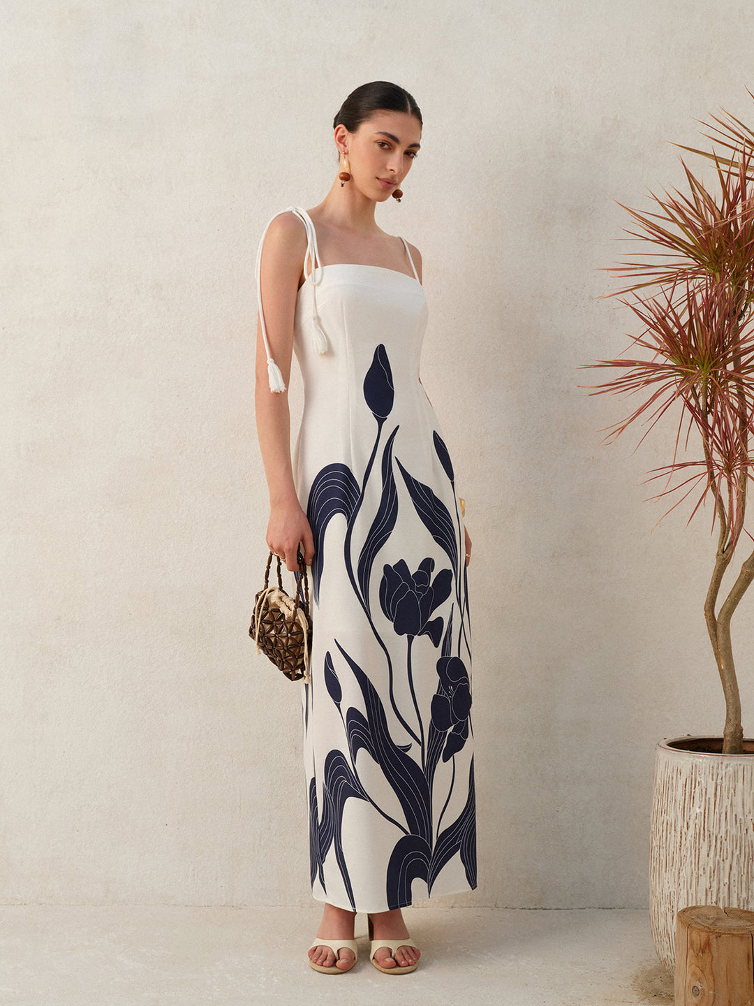 Şık Çiçekli Bağlamalı Askılı Elbise