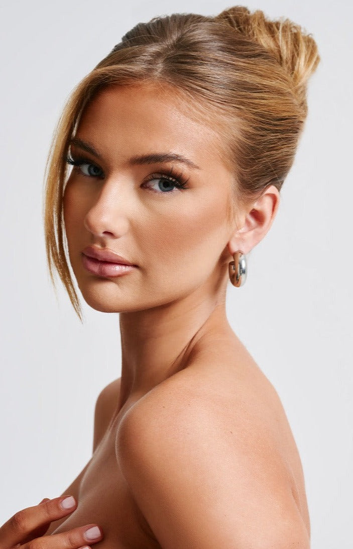 Petra Halka Küpe - Gümüş, paslanmaz çelik, kelebek destekli tasarım