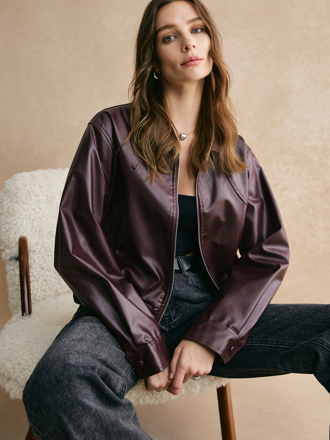 Yaka Fermuarlı PU Deri Kısa Ceket, kadın modası için ideal şık ve rahat bir seçim