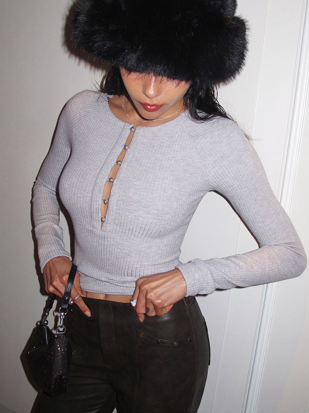 İnci Düğme Dekolteli Dar Kesim Üst - Svelte Chic