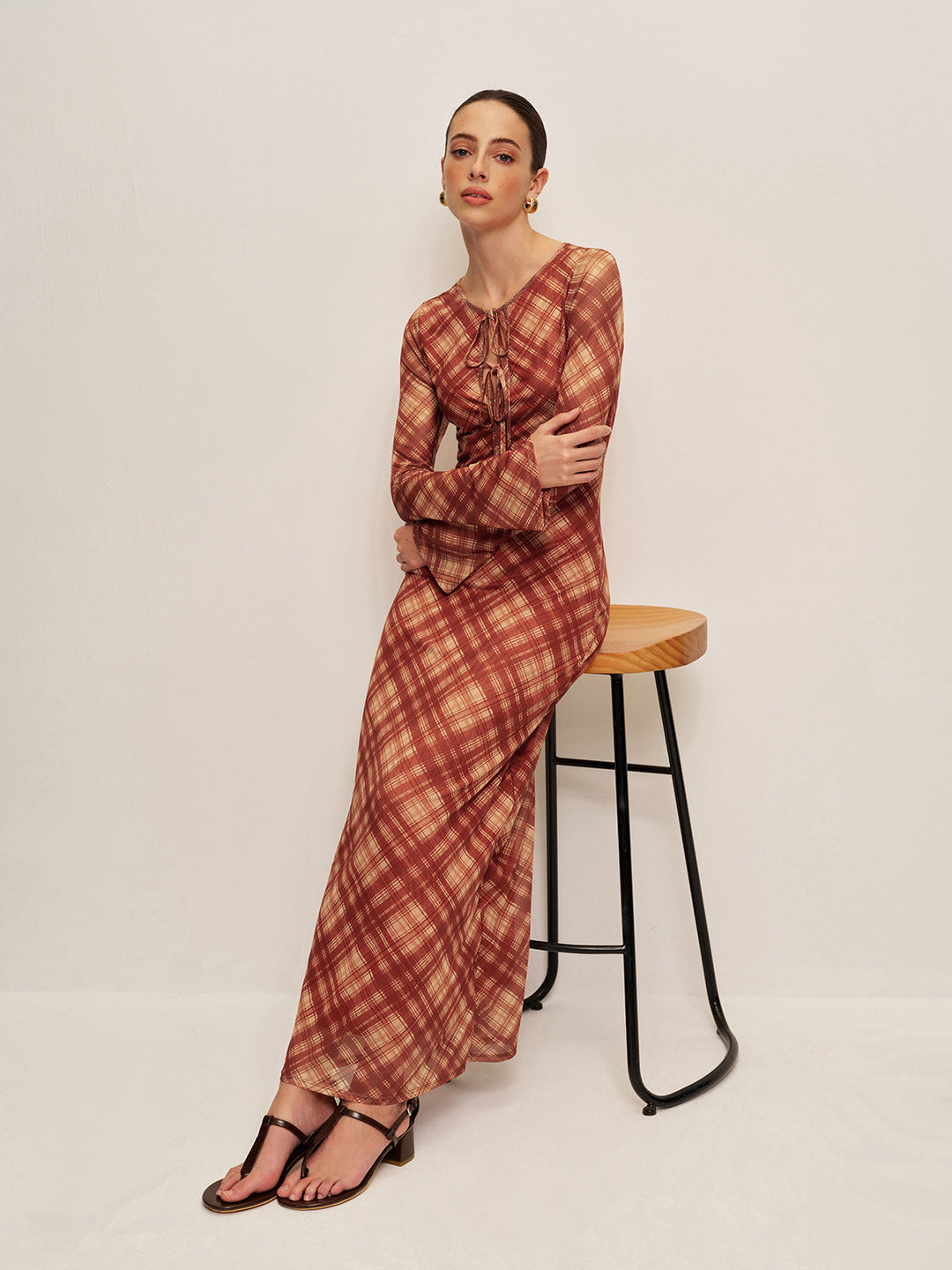 Şık Kareli Kravat Ön Detaylı Uzun Kollu Elbise