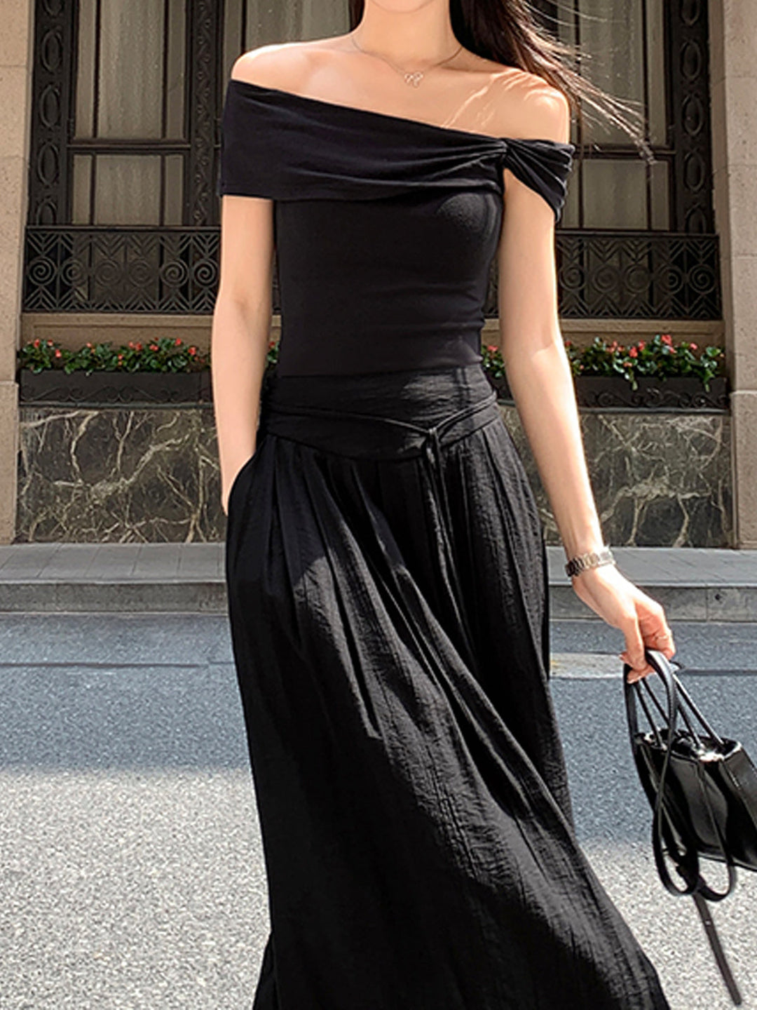 Asimetrik Soğuk Omuz Üstü, Svelte Chic koleksiyonundan