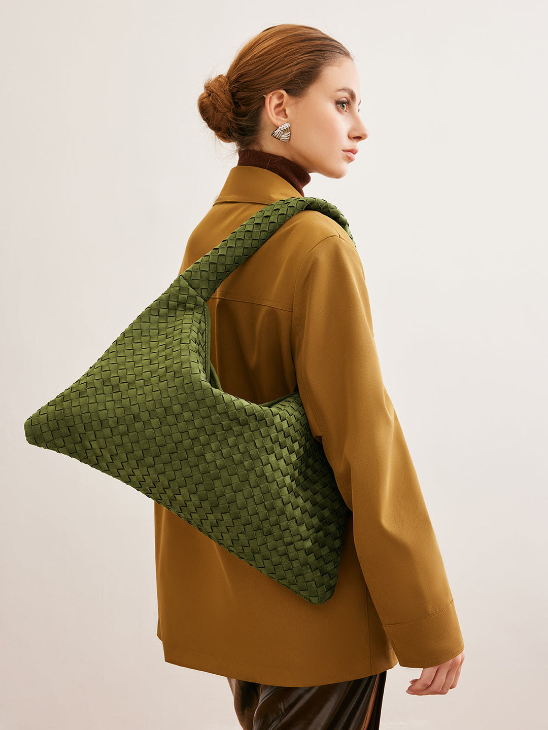 Büyük kapasiteli süet dokuma çanta