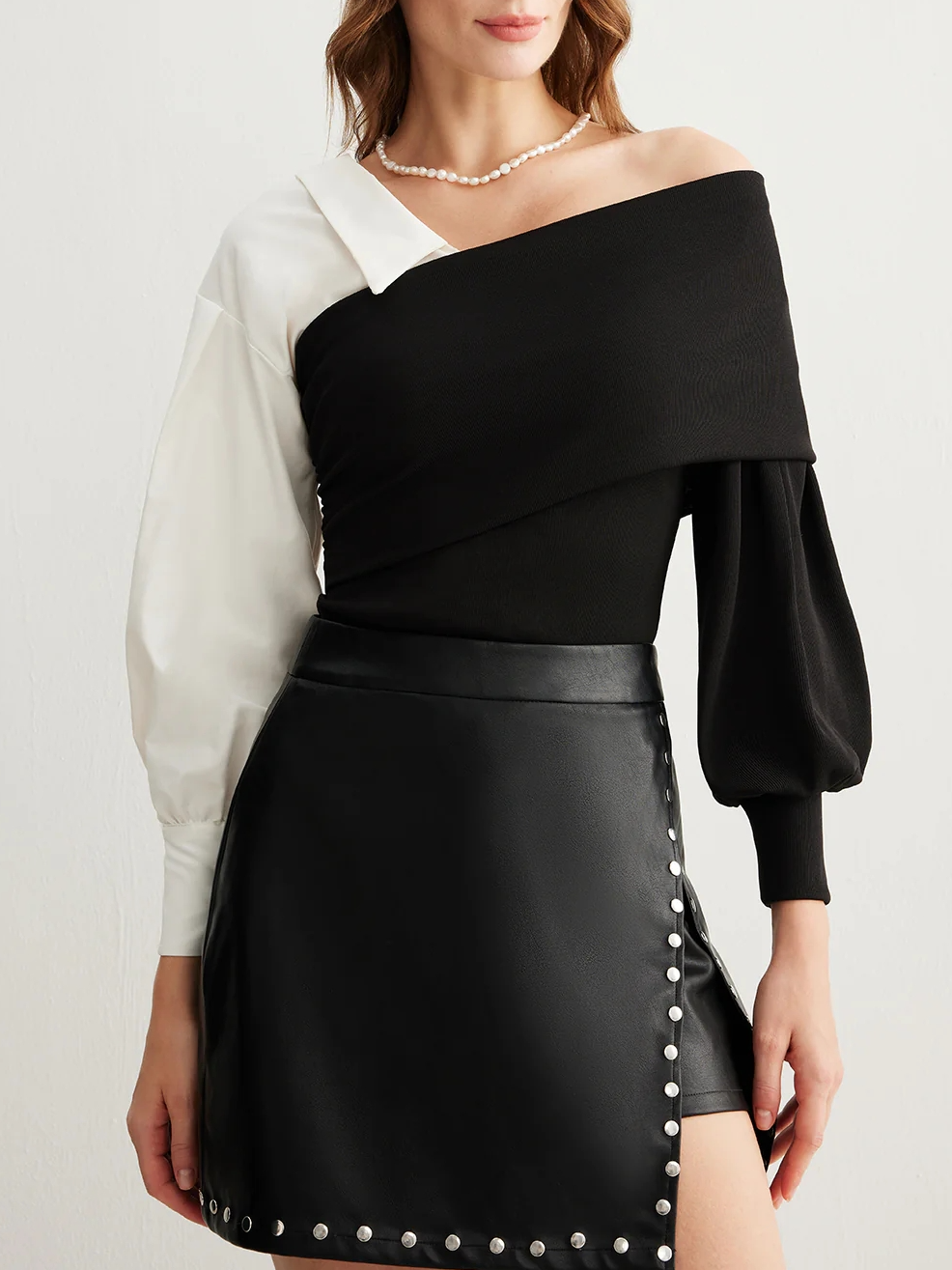 İki Renkli Soğuk Omuzlu Tişört, şık ve rahat tasarım