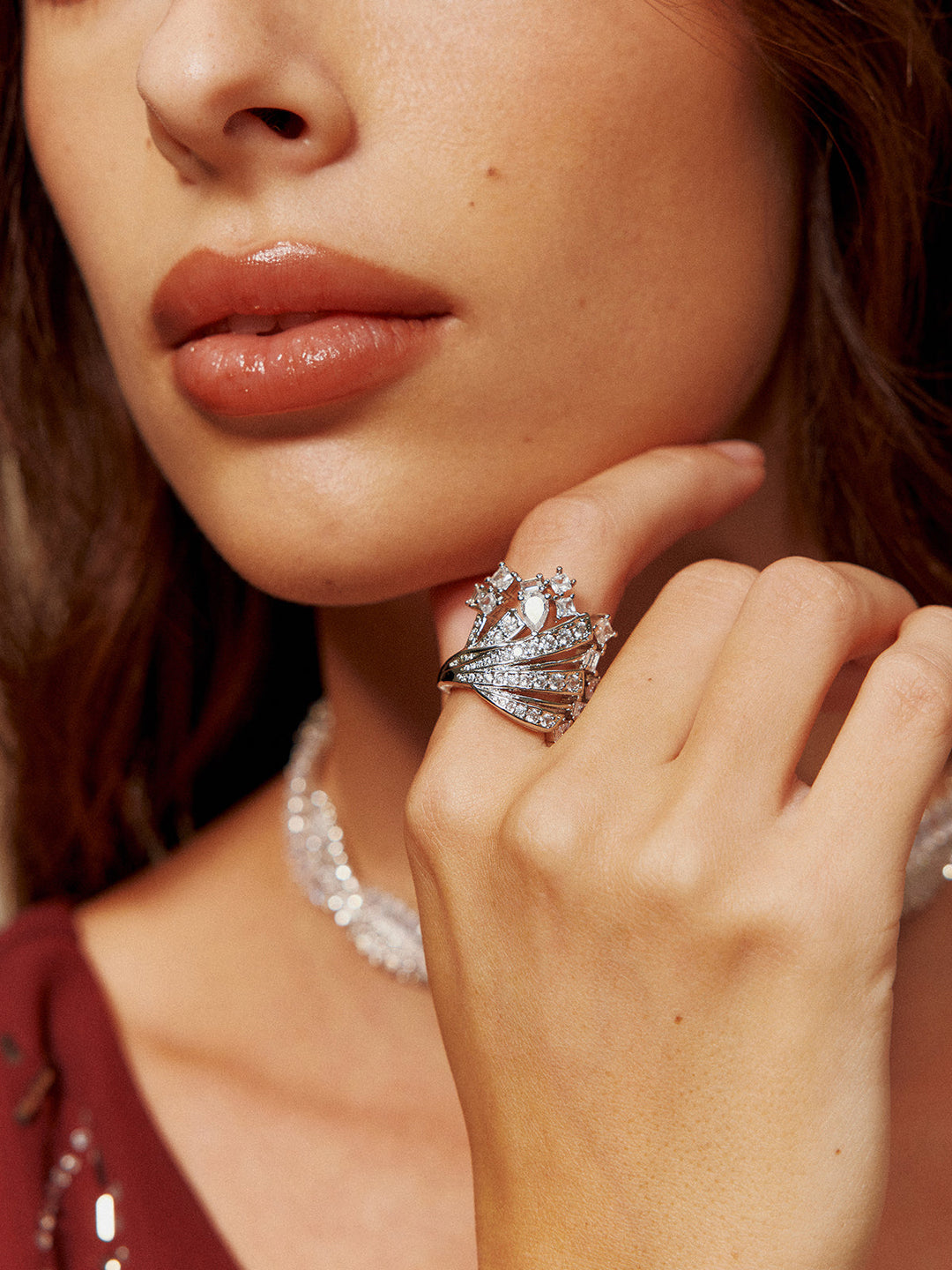 Şık Düzensiz Ziron Açık Yüzük modern ve zarif tasarımıyla