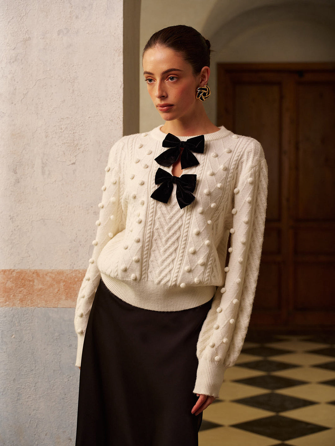 Şık Barete Önden Açık Kazak, örgü top detayları ile