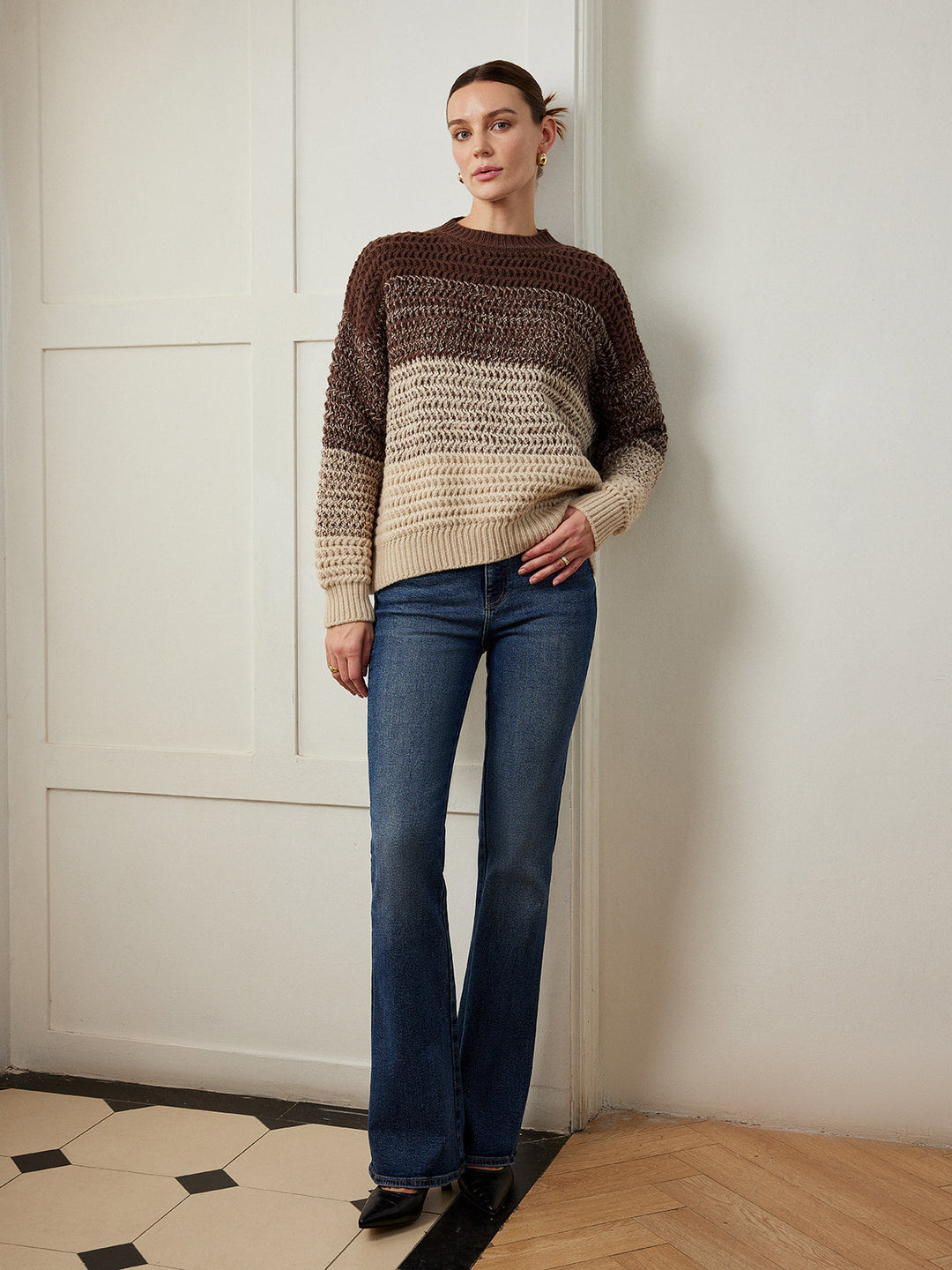 Kare yaka renk bloklu kazak, gündelik ve şık stil