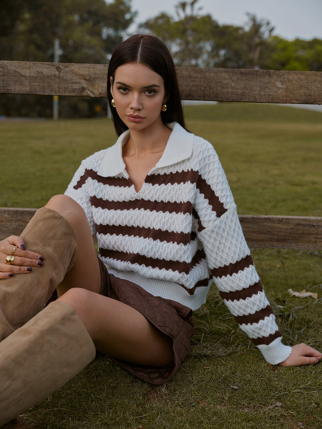 Şık iki renkli çizgili yaka kısa kazak