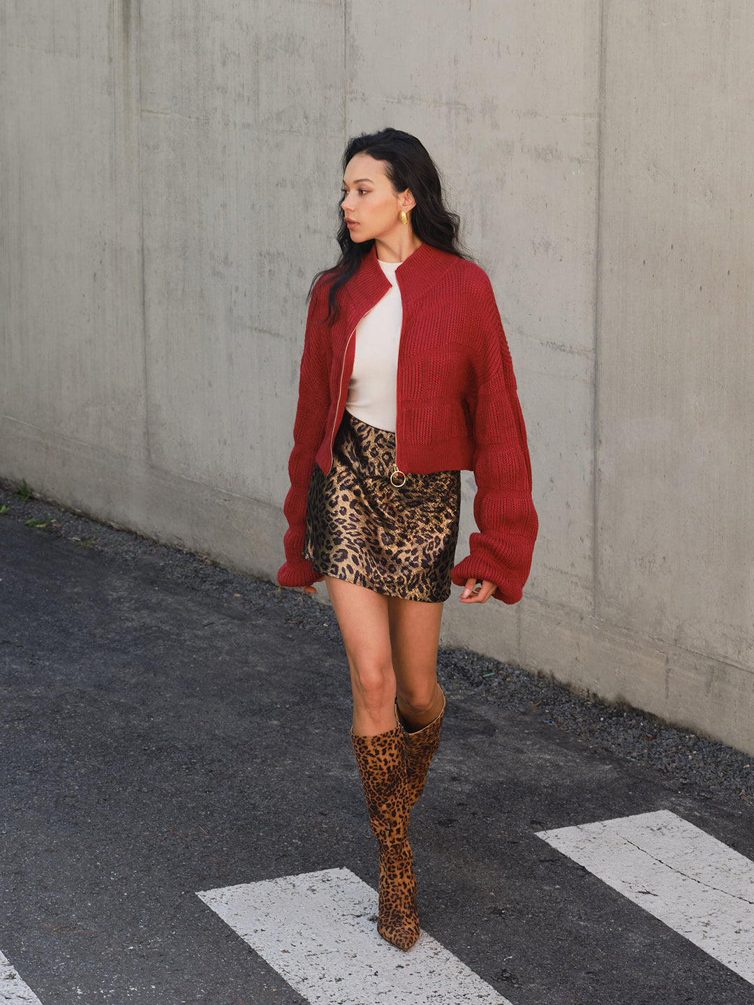 Svelte Chic Şık Yarı Yuvarlak Yaka Fermuarlı Kısa Hırka