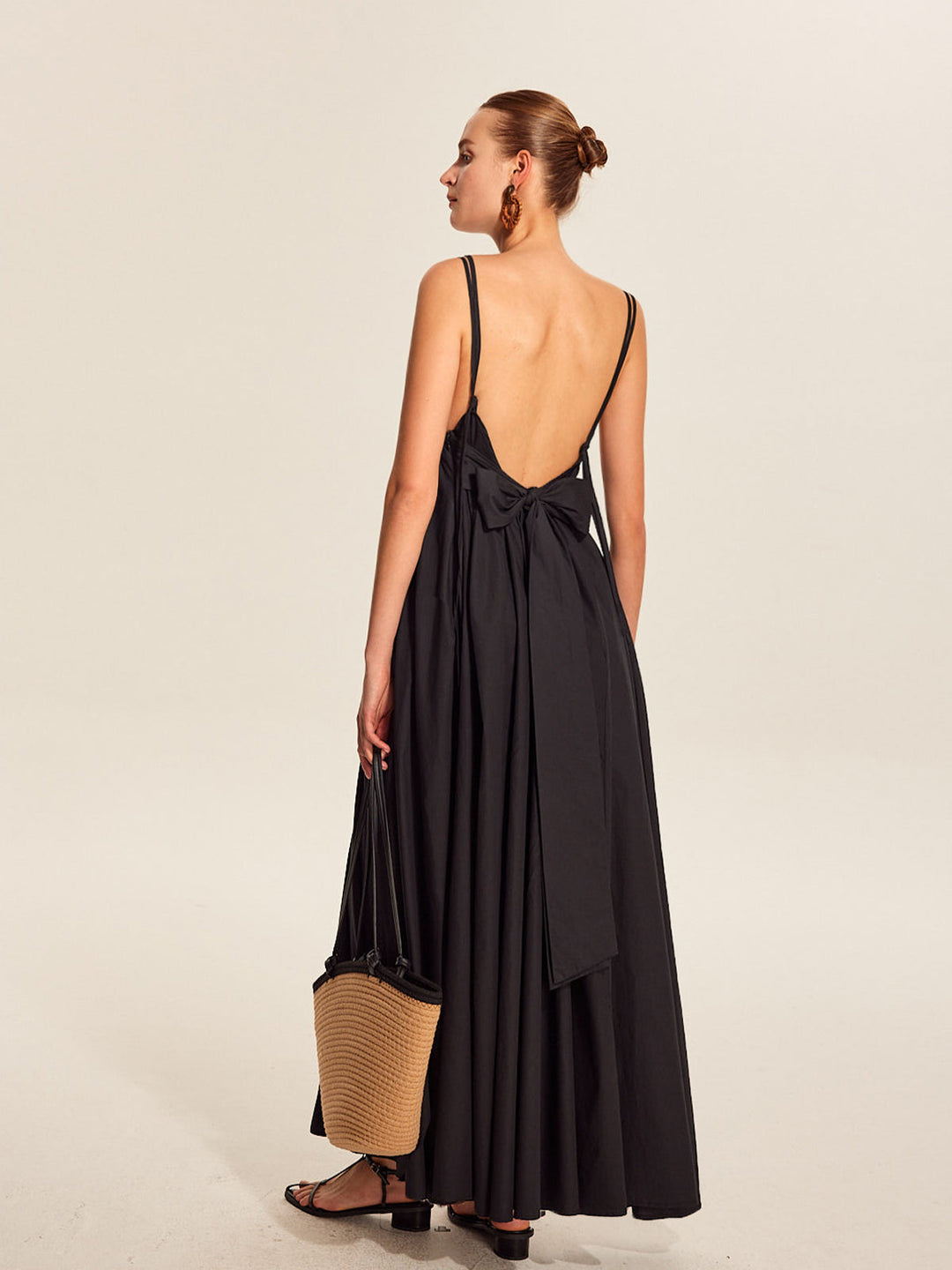 Şık İki Askılı V Yaka Askılı Elbise