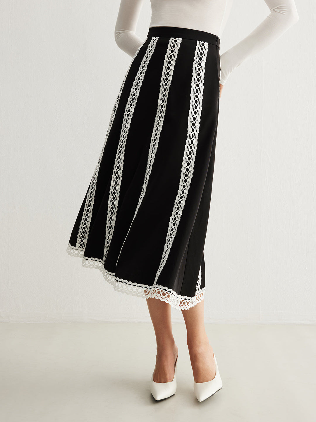 Kontrast Marul Kenar Cepli Etek, şık ve modern tasarım