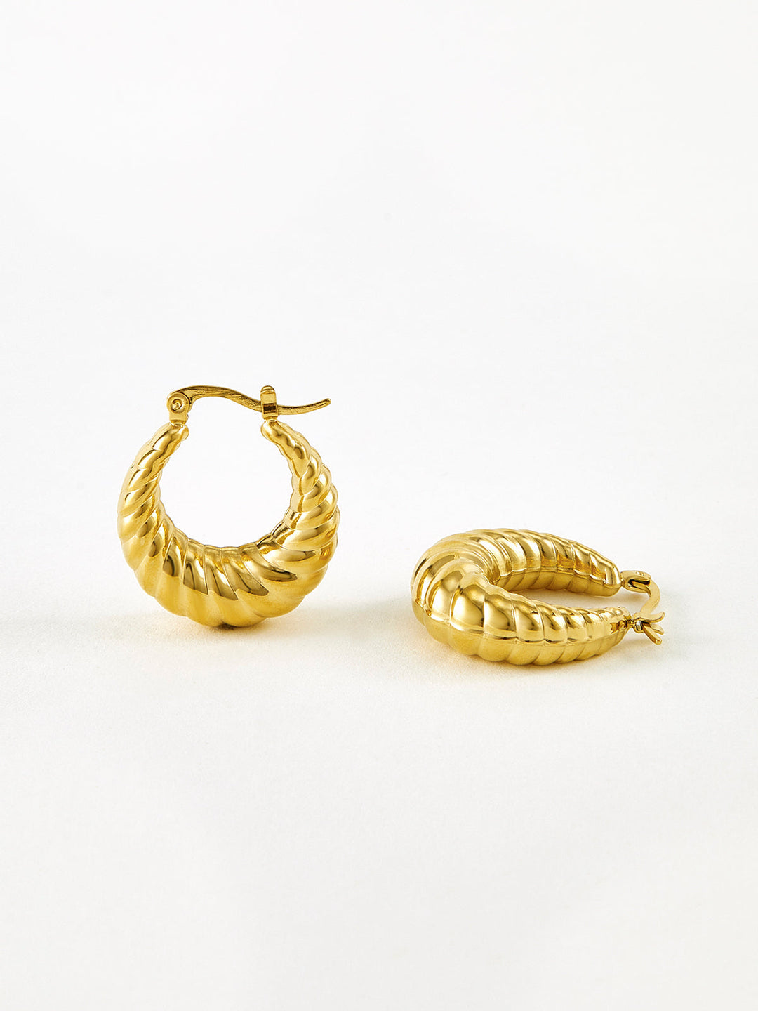 Burgu Croissant Damla Halka Küpe - Svelte Chic