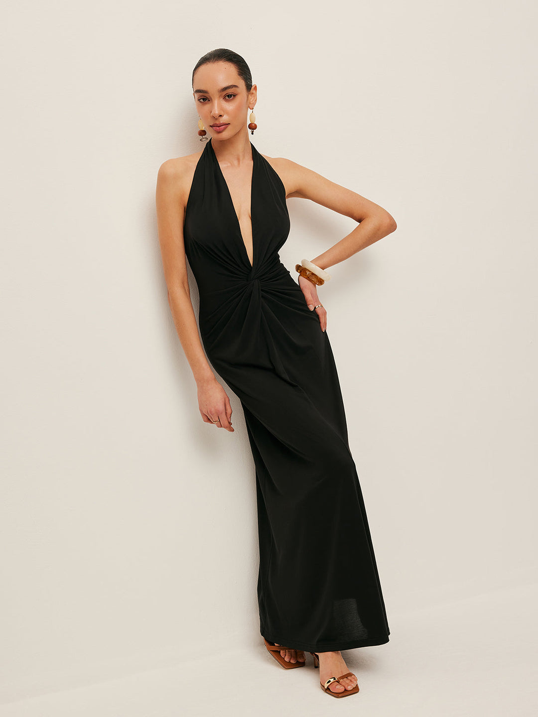 Şık V-Yaka Burgu Halter Elbise