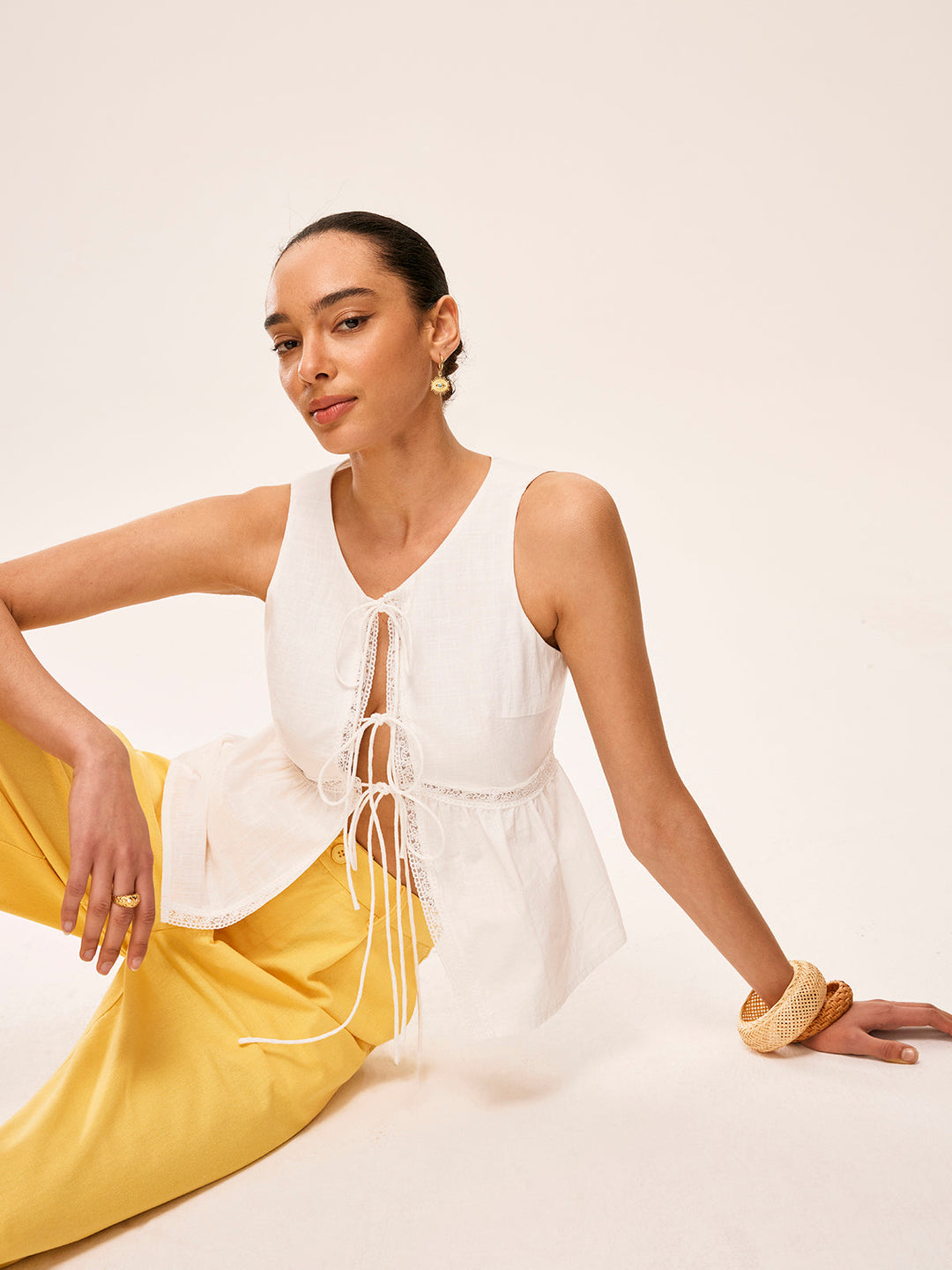 Şık Pamuk Dantel Detaylı Yarı Şeffaf Bluz