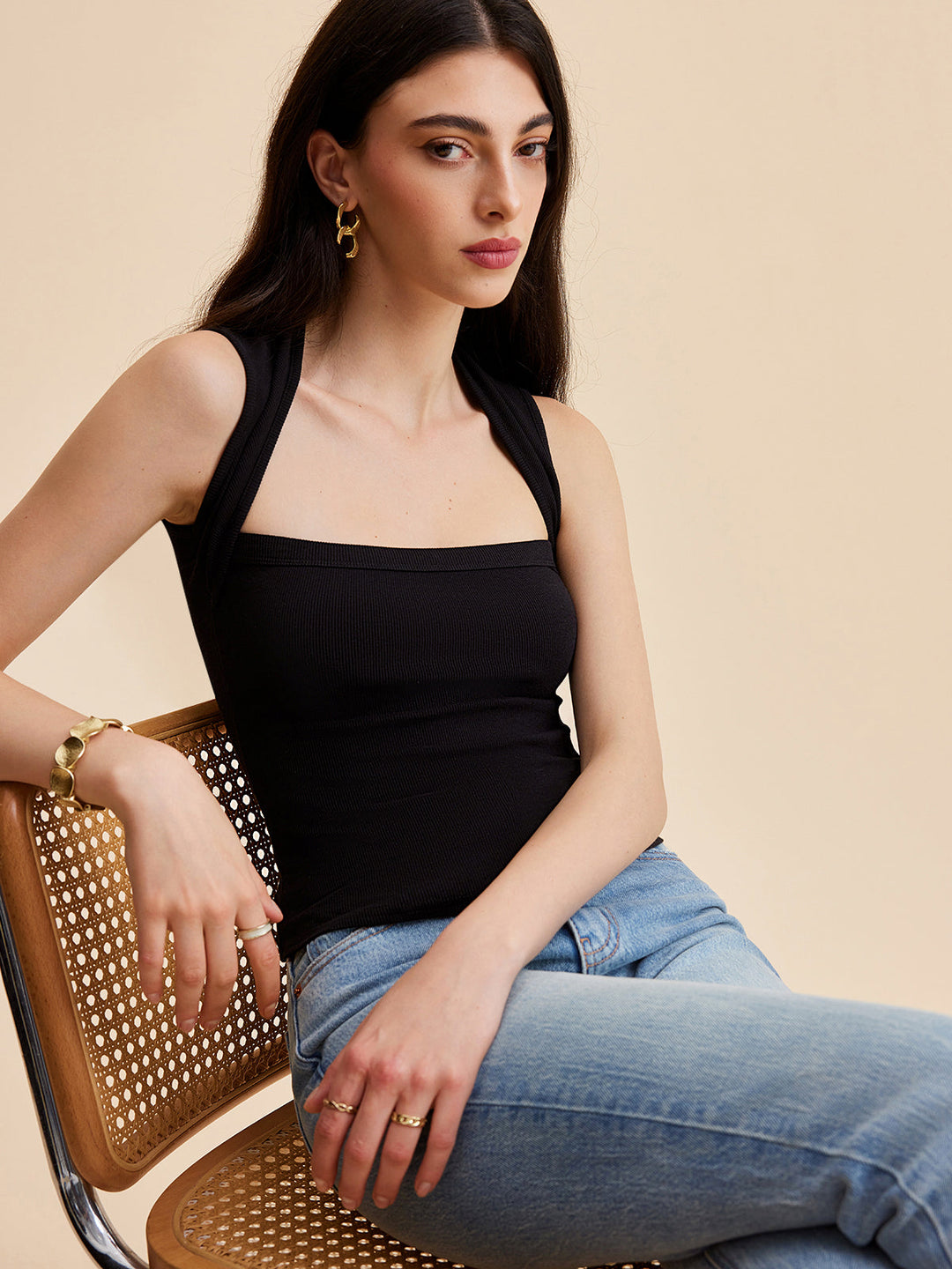 Şık Kare Yaka Ribanalı Askılı Üst - Svelte Chic