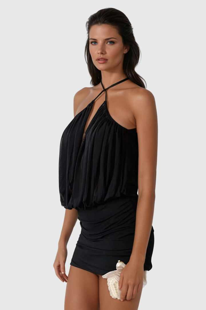 Мини черна рокля с гол гръб